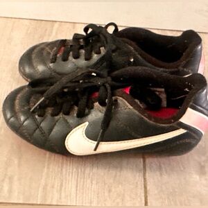 Adidaa soccer cleats, kids size 10